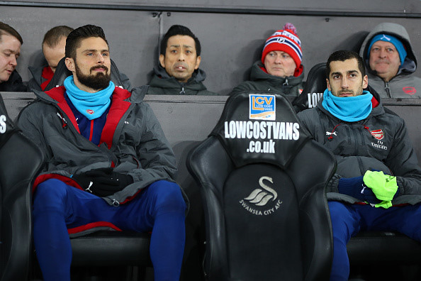 Giroud khoác áo số 18, rạng rỡ trong ngày ra mắt Chelsea